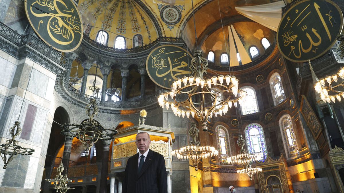 Ο Ταγίπ Ερντογάν στην Αγία Σοφία, μετά τη μετατροπή της σε τζαμί- εικόνα αρχείου