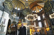Ο Ταγίπ Ερντογάν στην Αγία Σοφία, μετά τη μετατροπή της σε τζαμί- εικόνα αρχείου