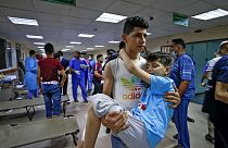 In einem Krankenhaus in Gaza nach israelischen Luftangriffen