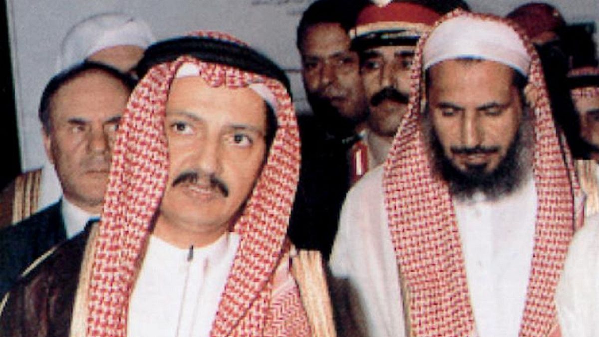 رجل الأعمال السعودي بكر بن لادن (يسار الصورة) - أرشيف 