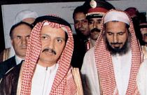 رجل الأعمال السعودي بكر بن لادن (يسار الصورة) - أرشيف