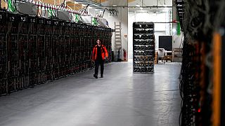 Filas de servidores en Islandia para "minar" Bitcoin
