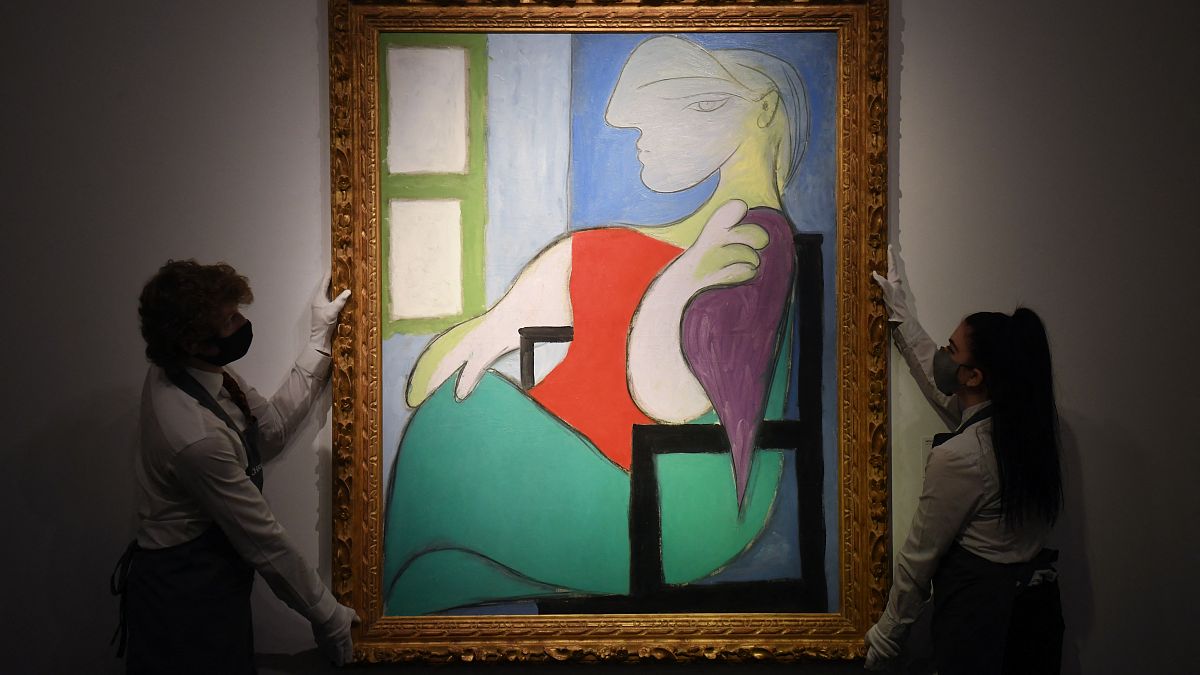 لوحة "المرأة الجالسة بالقرب من نافذة (ماري تيريز)" للرسام بابلو بيكاسو