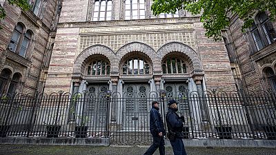 Polizeistreife an diesem Freitag vor der Neuen Synagoge Berlin