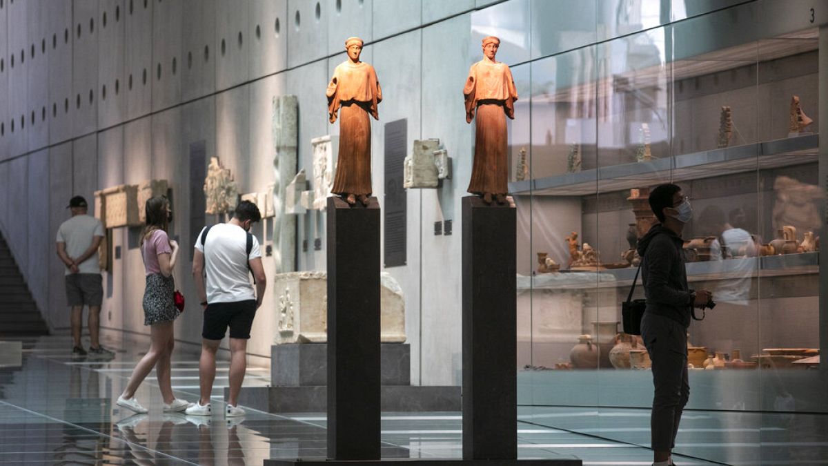 Επισκέπτες στο Μουσείο της Ακρόπολης