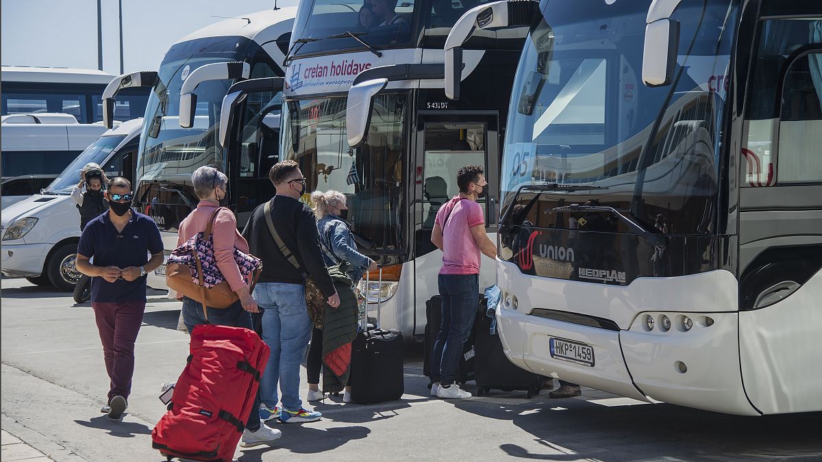 Turistas começam a chegar à Grécia