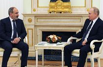 Ermenistan Başbakanı Nikol Paşinyan, Rusya Devlet Başkanı Vladimir Putin ile yaptığı görüşmede askeri destek de dahil olma üzere yardım talep ettiğini belirtti.