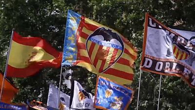 Sventolano le bandiere del Valencia...
