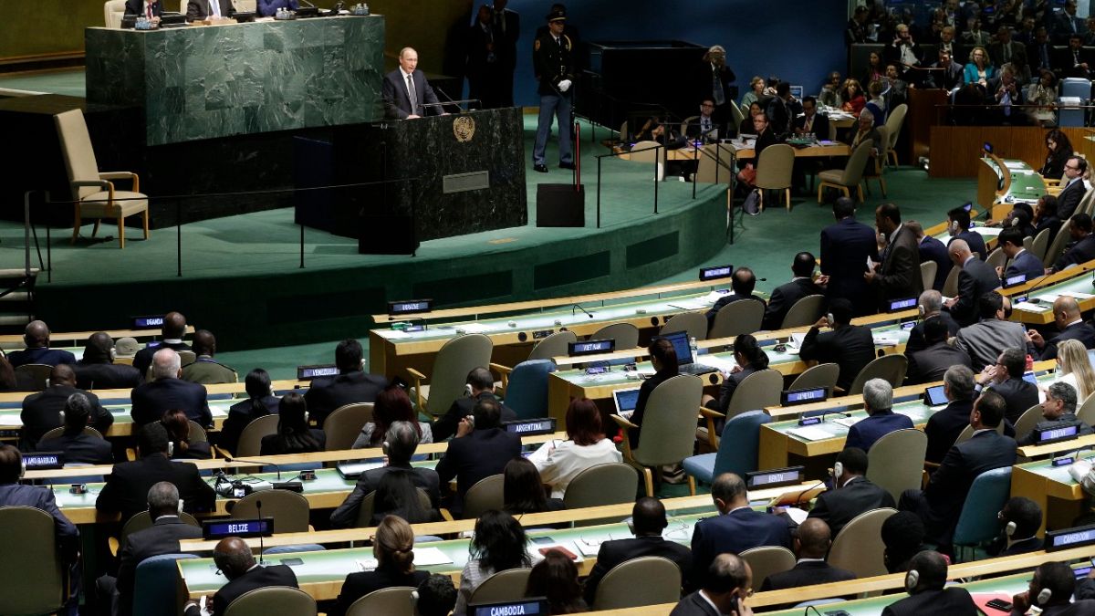  أكد رئيس الوزراء الفلسطيني محمد اشتية الاثنين أن الفلسطينيين سيتوجهون الى الجمعية العامة للأمم المتحدة لإدانة اسرائيل