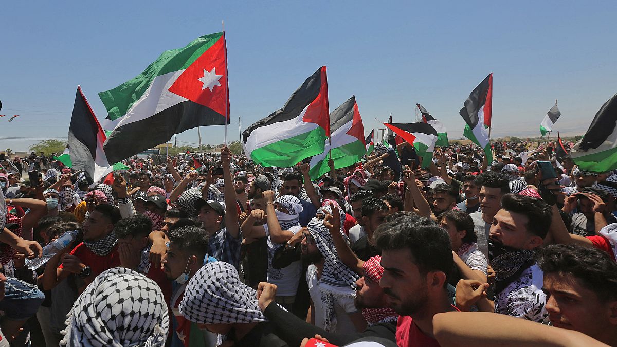 تأتي مذكرة البرلمان الأردني بالتزامن مع مظاهرات حاشدة مؤيدة لفلسطين شهدتها عمان 