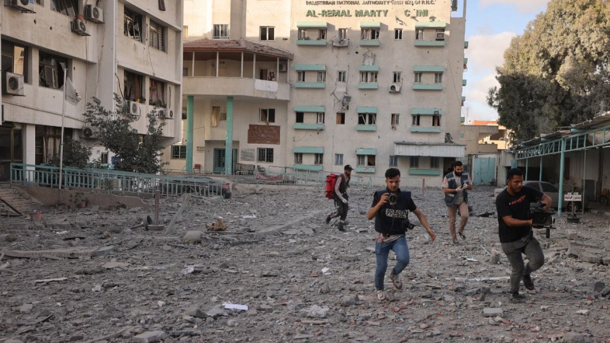 Auf der Flucht vor Luftangriffen in Gaza