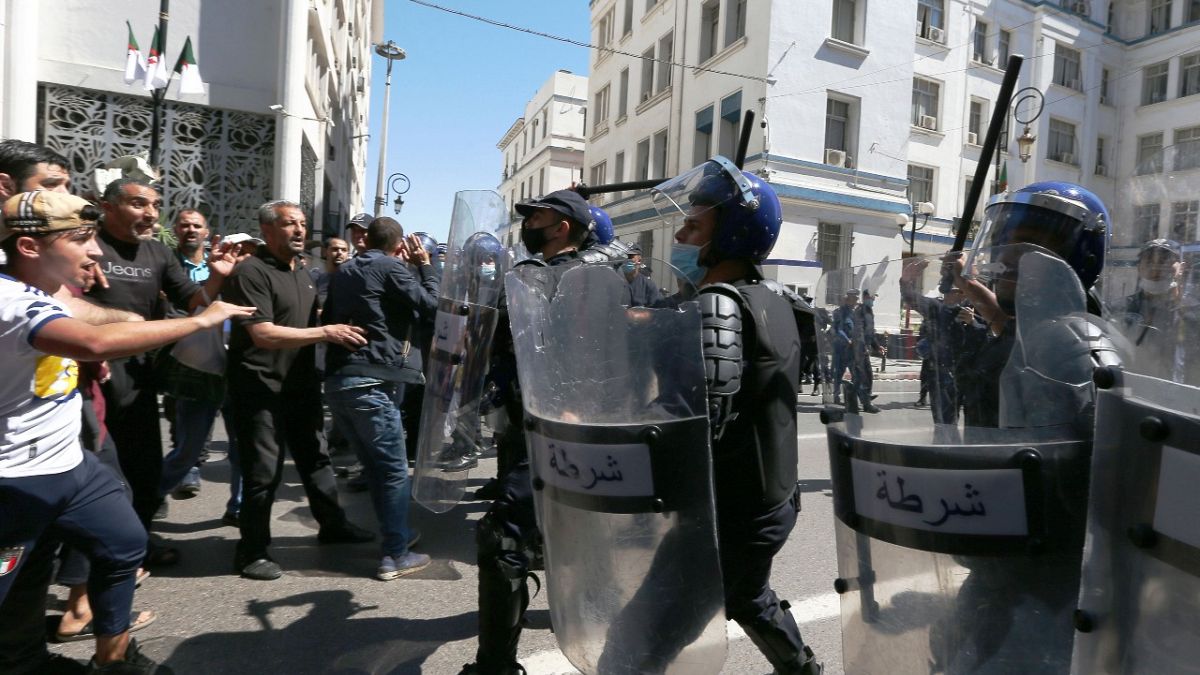 مع اقتراب الانتخابات التشريعية المبكرة المقررة في 12 يونيو يتزايد قمع المحتجين والمعارضين والصحافيين المستقلين في الجزائر