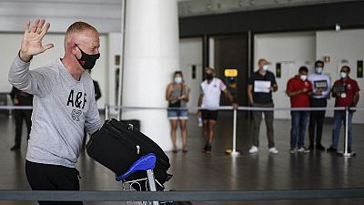 Turista britânico chega ao aeroporto de Faro