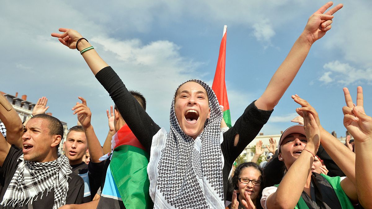 مظاهرة بمدينة ليون وسط شرق فرنسا احتجاجا على الحملة العسكرية الإسرائيلية على قطاع غزة. 26/07/2014