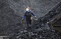 Travailleuse dans une mine de charbon à Huaibei, dans la province de l'Anhui (centre de la Chine), le 3 novembre 2016.