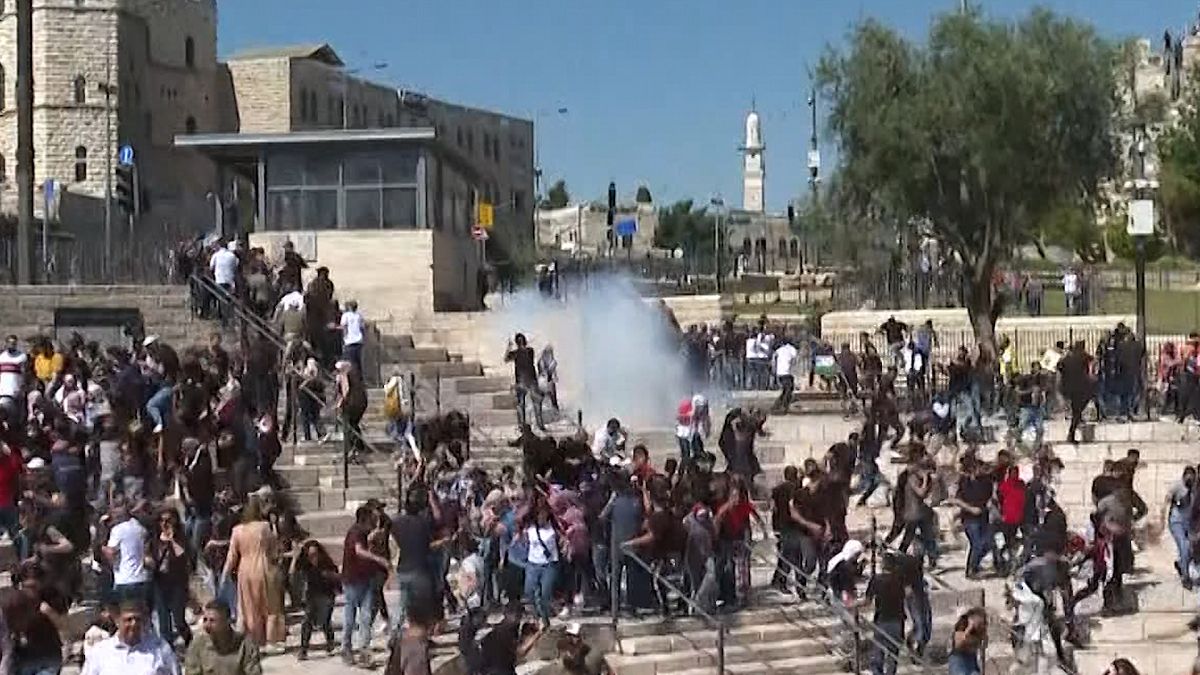 Erőszakkal oszlattak fel egy palesztin-barát tüntetést az izraeli biztonsági erők Jeruzsálemben