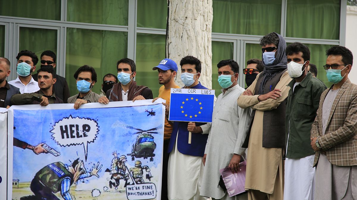 تظاهرات مترجم‌های افغان که برای ناتو و آمریکایی‌ها در افغانستان کار می‌کردند در اواخر آوریل