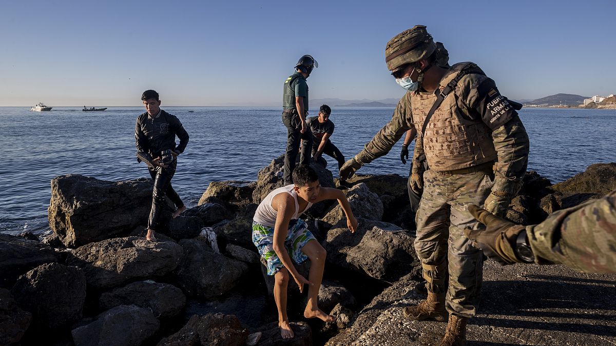 MIgranti e militari: le due facce di Ceuta. 