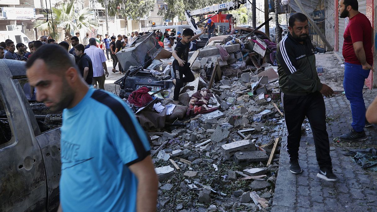 اثار دمار عقب قصف إسرائيلي على غزة 
