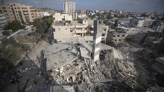 بقايا مبنى مكون من ستة طوابق دمرته غارة جوية إسرائيلية في مدينة غزة، الثلاثاء 18 مايو 2021.