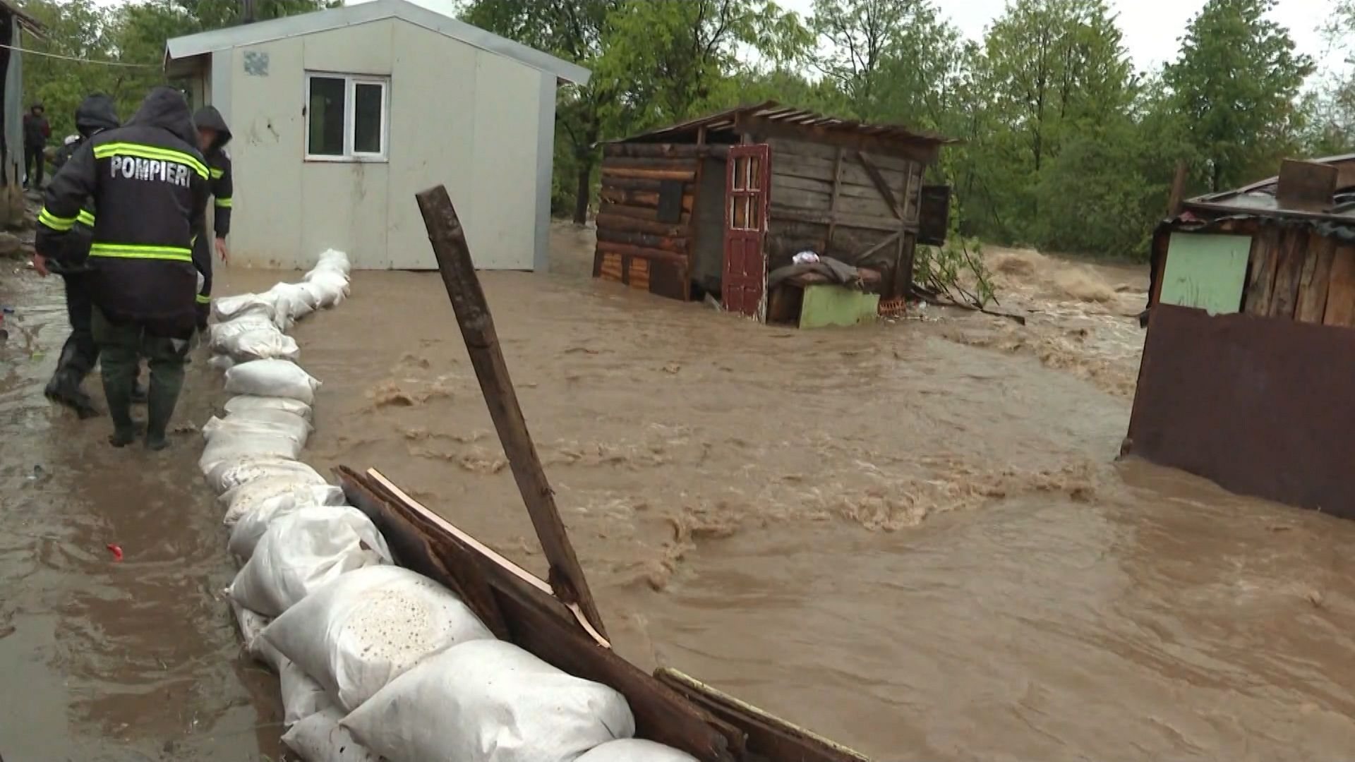 Video. Torrential rain causes flooding in western Romania | Euronews