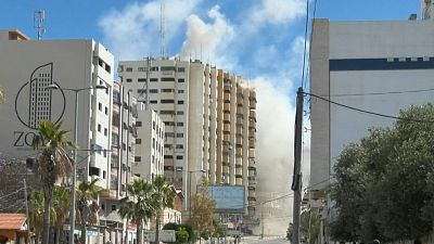 اصرائيل تقصف مبنى سكتيا