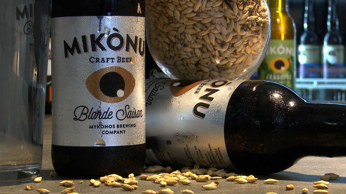 Οι μπύρες Mikonu στο tap room της μικρής ζυθοποιίας