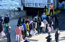 ورود مهاجران از آفریقا به جزیره لامپدوزا در جنوب ایتالیا