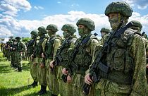 Russische Soldaten bei der Eröffnungsfeier der Militärübung in Serbien