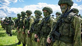 Russische Soldaten bei der Eröffnungsfeier der Militärübung in Serbien