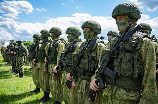 Russische Soldaten bei der Eröffnungsfeier der Militärübung in Serbien