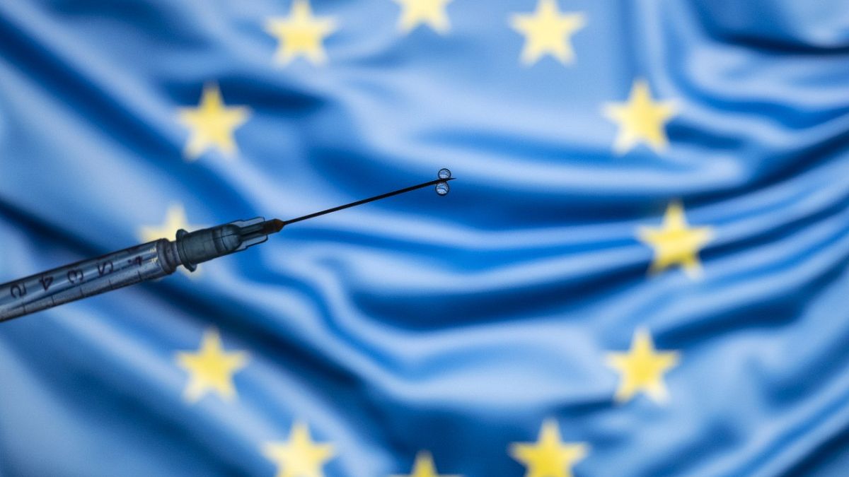 Avrupa Birliği bayrağı ve aşı