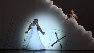مسرح الشانزليزيه في باريس يعيد إحياء تحفة "لاسونامبولا" بمشاركة السوبرانو بريتي ياندي