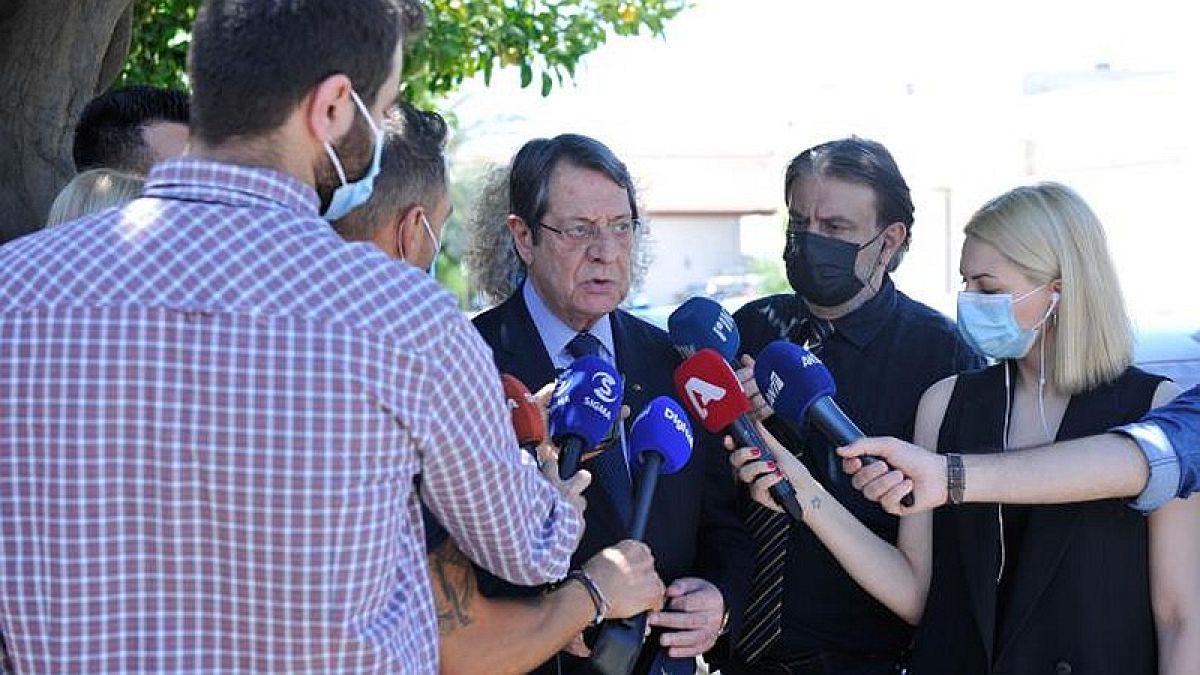 Ο πρόεδρος της Κύπρου Νίκος Αναστασιάδης κάνει δηλώσεις μετά από επίσκεψη στον Ξενώνα Νεανίδων, στο Πλατύ Αγλαντζιάς.
