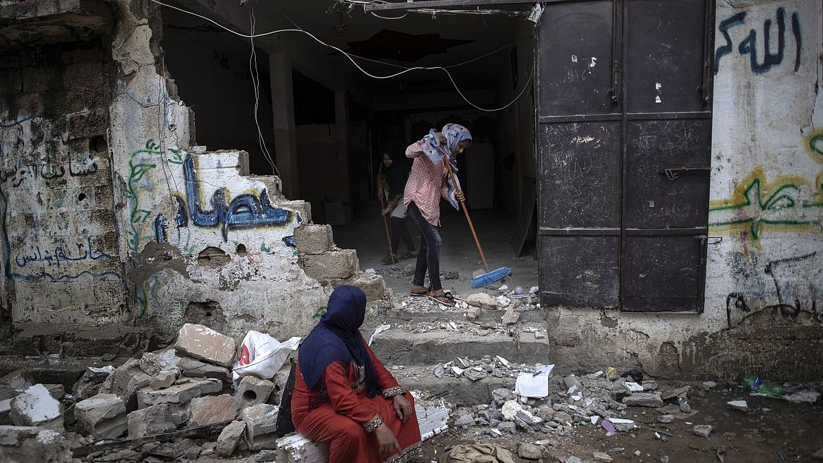 Gázában a romeltakarításról, Jeruzsálemben újabb zavargásról szólt a tűzszünet első napja
