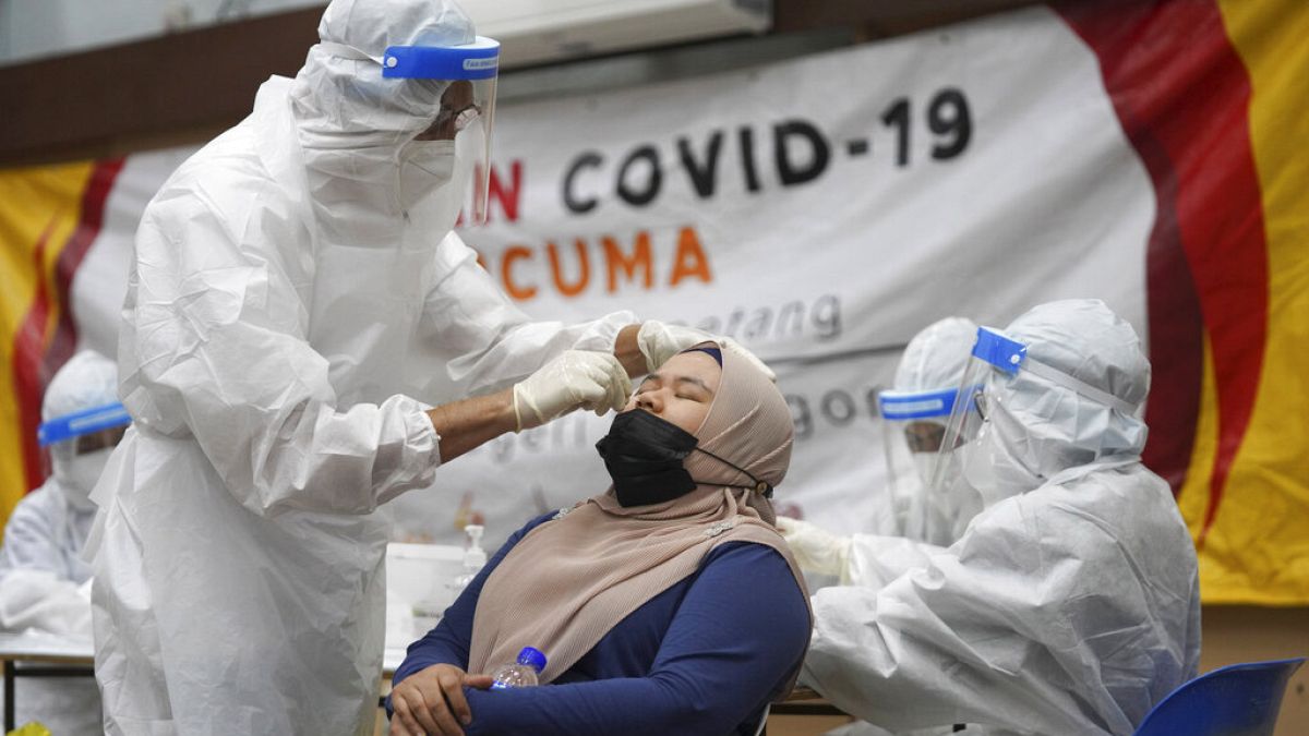 Uzak Doğu ülkesi Malezya'da yapılan bir koronavirüs testi.