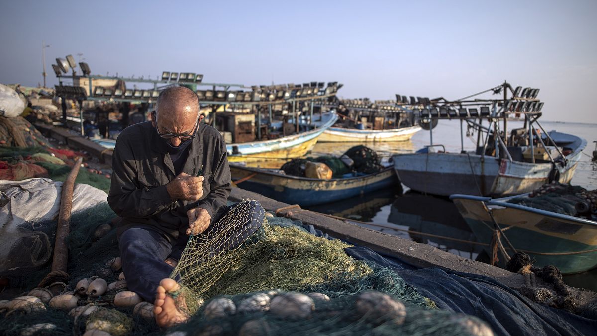 صياد أسماك فلسطيني في غزة 