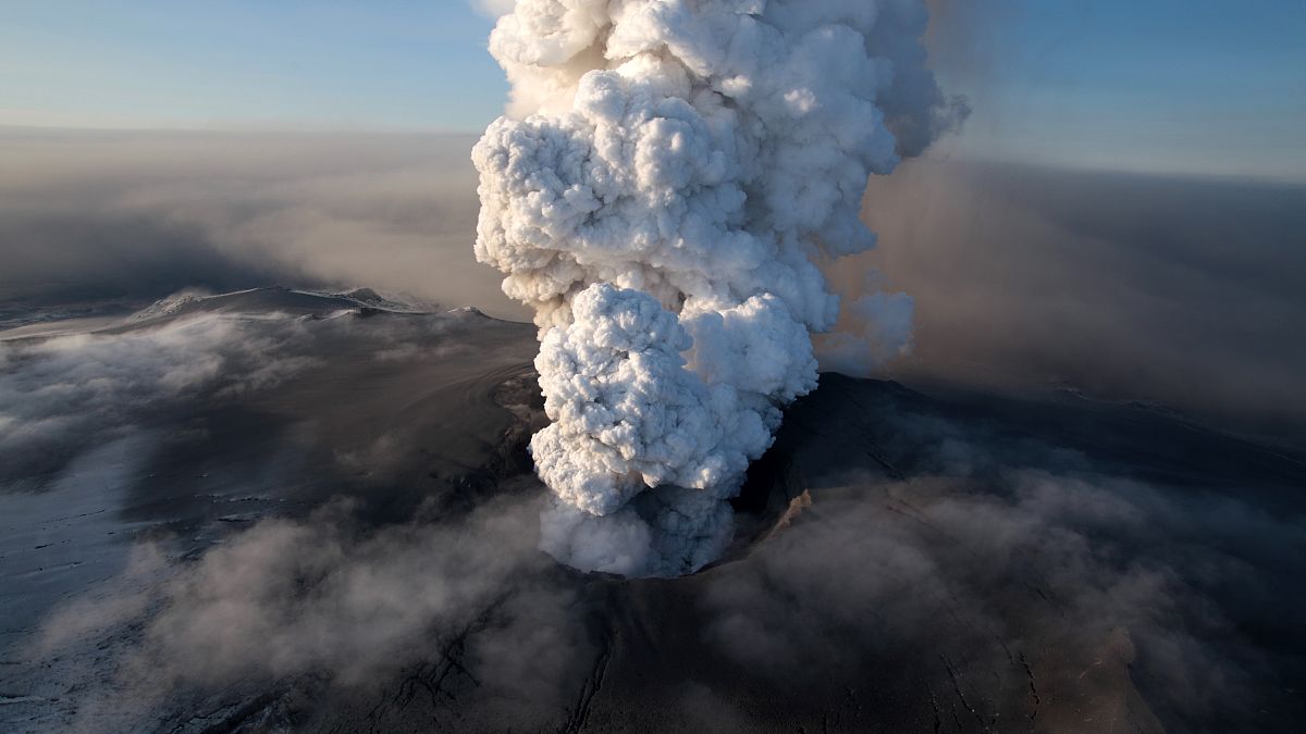 بركان إيافيالايوكول الذي ثار في آيسلاند في 2010 