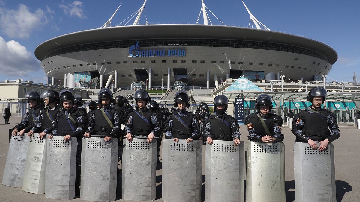 Полицейские учения перед стадионом "Газпром Арена"