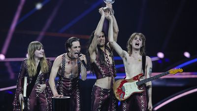 Eurovision : victoire et polémique pour le groupe Måneskin