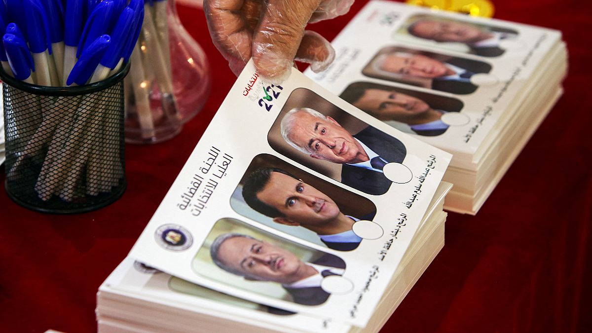 بطاقة اقتراع تحمل صور انتخابات مرشحي الانتخابات الرئاسية السورية، محمود مرعي والرئيس بشار الأسد وعبدالله سلوم عبد الله.