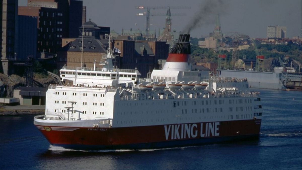 Die "MS Viking Sally" in Stockholm. Das Schiff wurde 1993 an Nordström & Thulin (Estline) verkauft und sank 1994 bei einem schweren Unglück in der Ostsee.