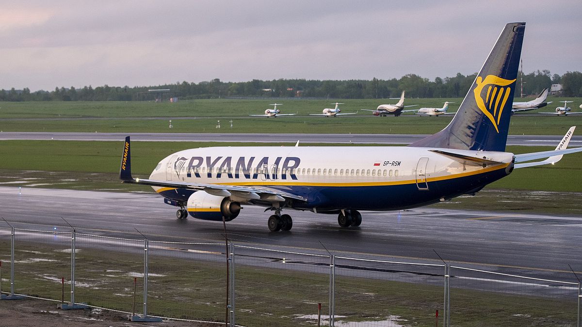Самолет Ryanair в аэропорту Вильнюса