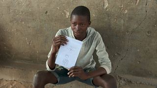 Mozambique: Drawings and puppet shows to forget the war