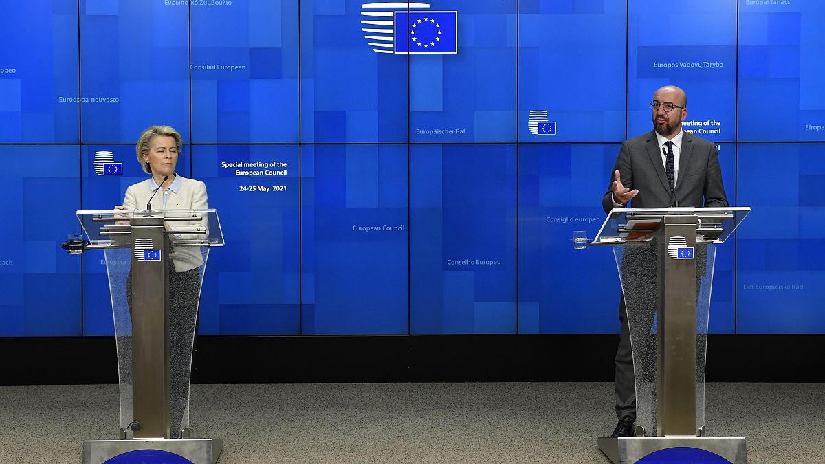 رئيس المجلس الأوروبي، شارل ميشال ورئيسة المفوضية الأوروبية اورسولا فون دير لاين، الثلاثاء 25 أيار/مايو 2021