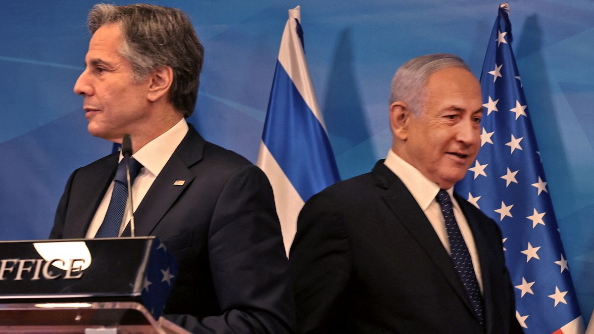 رئيس الوزراء الإسرائيلي بنيامين نتنياهو ووزير الخارجية الأمريكي أنتوني بلينكين في مؤتمر صحفي مشترك في القدس في 25 مايو 2021.