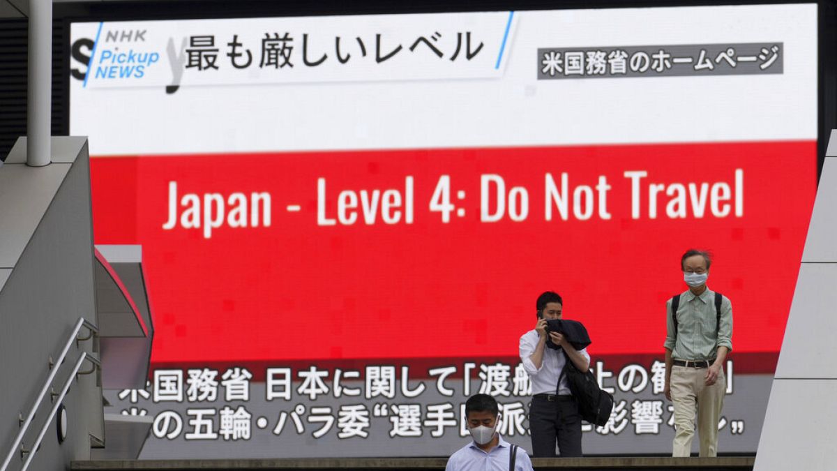 Η ταξιδιωτική οδηγία των ΗΠΑ σε οθόνη στην Ιαπωνία