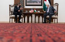 Le secrétaire d'Etat américain Antony Blinken discute avec le président palestinien Mahmoud Abbas, le 25 mai 2021