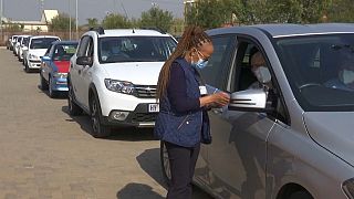 Afrique du Sud : se faire vacciner au volant de sa voiture