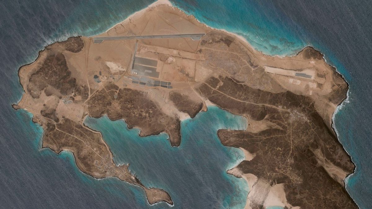 ساخت پایگاه هوایی در جزیره مایون واقع در تنگه باب‌المندب